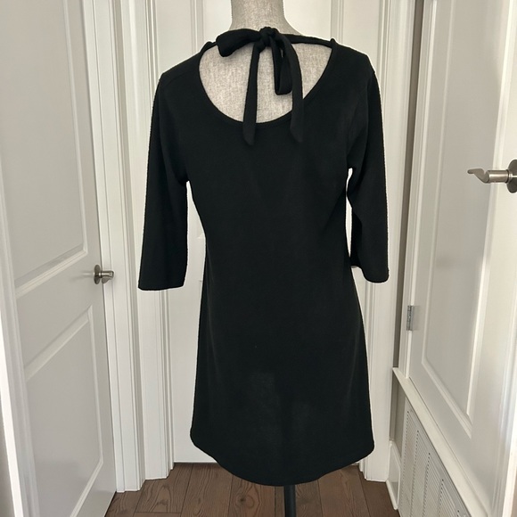 NWT! Francesca’s Alya Black V Neck 3/4 Sleeve Shift Mini Dress Size Medium - Picture 6 of 8